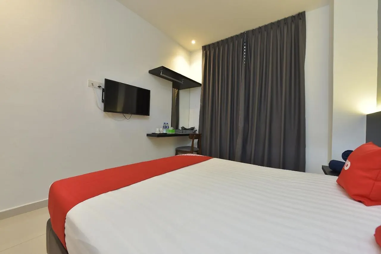 Capital O 90609 Gc Hotel 新山 3*,